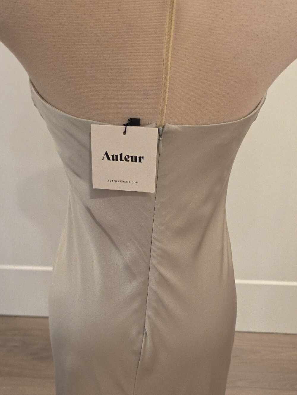 Auteur Solene Strapless Satin column Gown in Silver size M new with tags - Picture 7 of 13